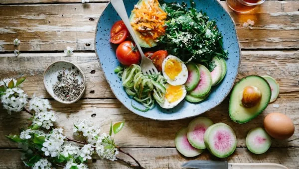 Colorful healthy meal supporting blood sugar regulation and metabolic wellness